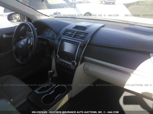 4T1BF1FK4DU280022 - 2013 TOYOTA CAMRY L/SE/LE/XLE BEIGE photo 5