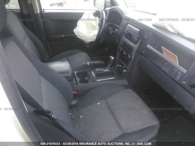 1J4RH4GK0AC113875 - 2010 JEEP COMMANDER SPORT Weiß Foto 5