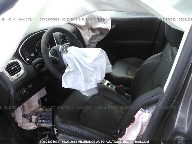 3C4NJCBB7JT137573 - 2018 JEEP COMPASS LATITUDE 灰色 照片 4