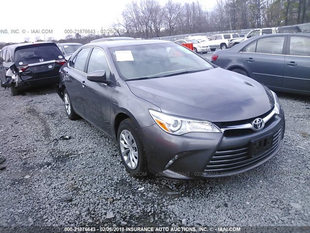 4T1BF1FK1GU558556 - 2016 TOYOTA CAMRY LE/XLE/SE/XSE GRAY photo 1