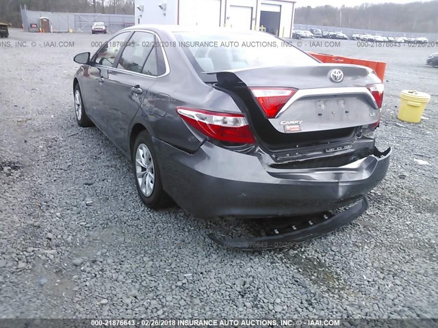 4T1BF1FK1GU558556 - 2016 TOYOTA CAMRY LE/XLE/SE/XSE GRAY photo 3