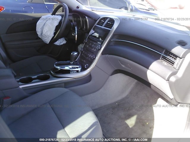 1G11B5SA0DF168959 - 2013 CHEVROLET MALIBU LS 银色 照片 5