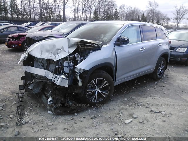 5TDBZRFH2JS815816 - 2018 TOYOTA HIGHLANDER LE/LE PLUS SILVER photo 2