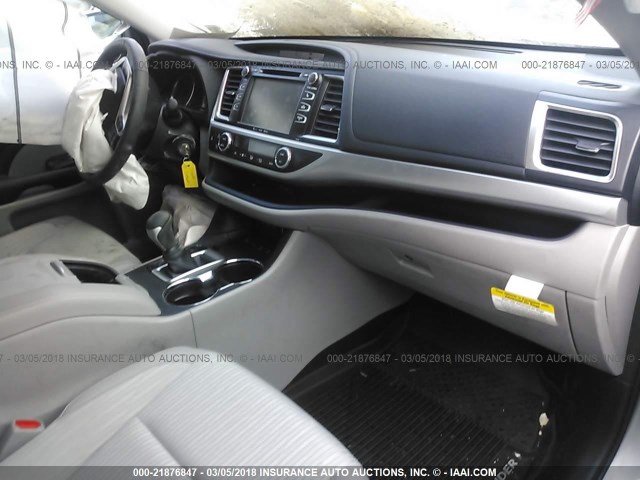 5TDBZRFH2JS815816 - 2018 TOYOTA HIGHLANDER LE/LE PLUS SILVER photo 5