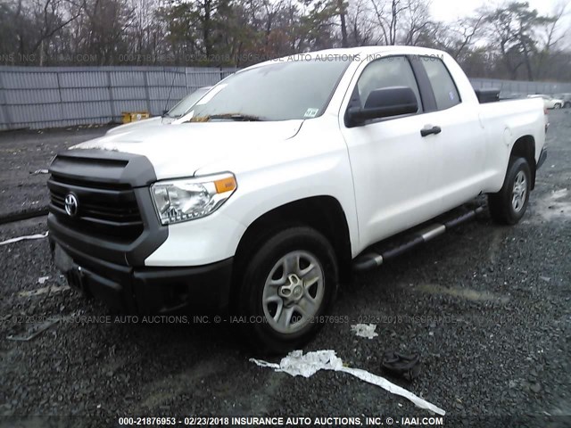 5TFUM5F16EX052752 - 2014 TOYOTA TUNDRA DOUBLE CAB SR/SR5 WHITE photo 2