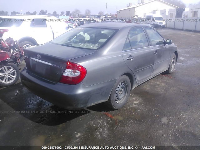 JTDBE32K230191063 - 2003 TOYOTA CAMRY LE/XLE رمادي صورة 4