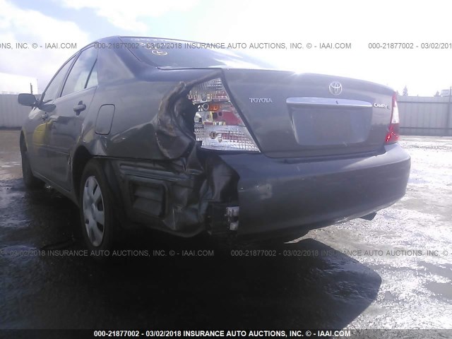 JTDBE32K230191063 - 2003 TOYOTA CAMRY LE/XLE رمادي صورة 6