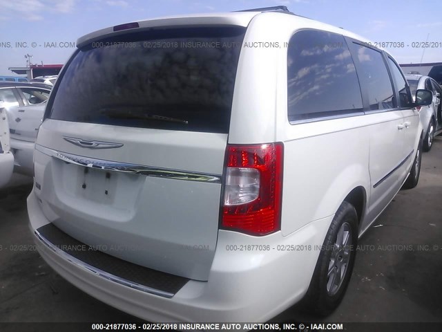 2A4RR5DG2BR768356 - 2011 CHRYSLER TOWN & COUNTRY TOURING WHITE photo 4