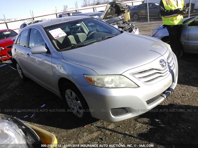 4T1BF3EKXBU735014 - 2011 TOYOTA CAMRY SE/LE/XLE Серебристый фото 1