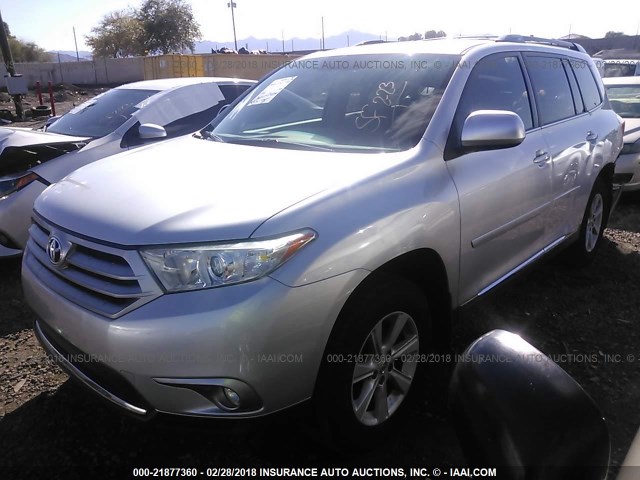 5TDBK3EHXDS242364 - 2013 TOYOTA HIGHLANDER PLUS/SE SILVER photo 2