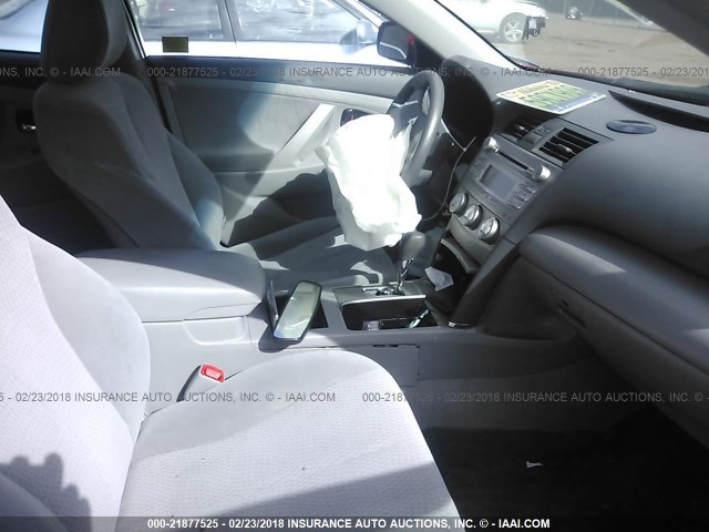 4T1BF3EKXBU156895 - 2011 TOYOTA CAMRY SE/LE/XLE RED photo 5