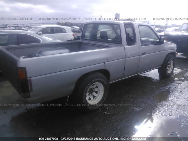 1N6SD16SXPC404859 - 1993 NISSAN TRUCK KING CAB SILVER photo 4