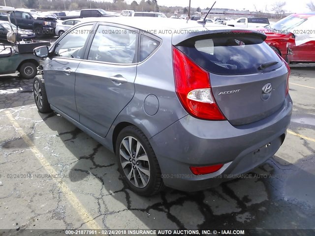 KMHCU5AE5GU239244 - 2016 HYUNDAI ACCENT SPORT SILVER photo 3