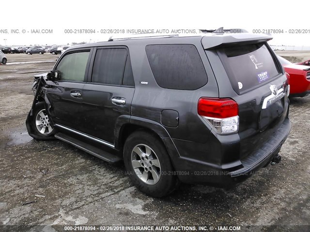 JTEZU5JR6B5024388 - 2011 TOYOTA 4RUNNER SR5/LIMITED GRAY photo 3