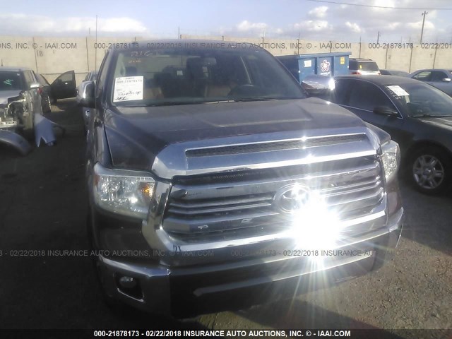 5TFGW5F18GX192442 - 2016 TOYOTA TUNDRA CREWMAX 1794/PLATINUM 橙色 照片 6