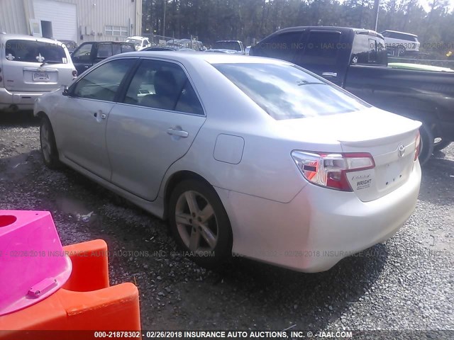4T1BF1FK3CU069019 - 2012 TOYOTA CAMRY SE/LE/XLE SILVER photo 3