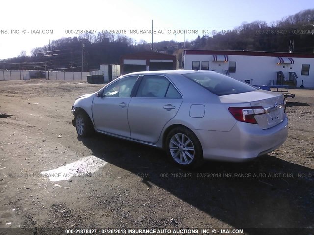 4T1BF1FK2CU517430 - 2012 TOYOTA CAMRY SE/LE/XLE SILVER photo 3