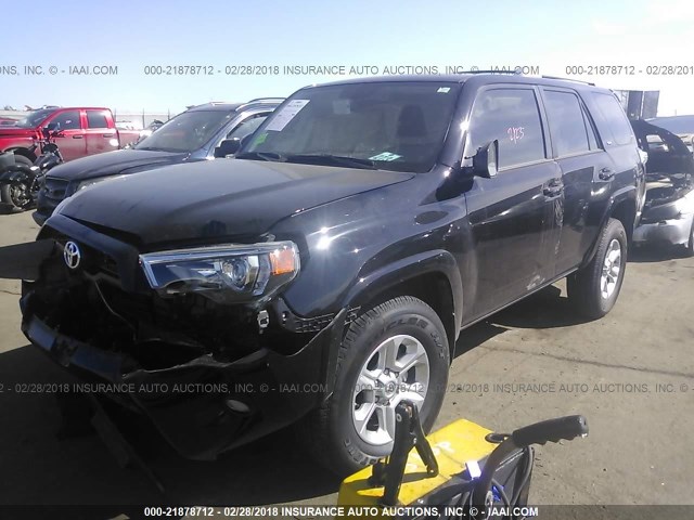 JTEBU5JR8H5458418 - 2017 TOYOTA 4RUNNER SR5 PREM/LTDL/TRAIL/TRD BLACK photo 2