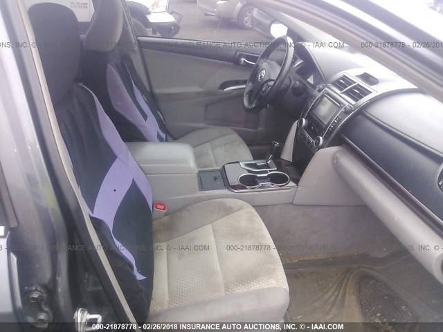 4T4BF1FK8CR270100 - 2012 TOYOTA CAMRY SE/LE/XLE GRAY photo 5
