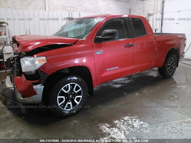 5TFUY5F15FX475912 - 2015 TOYOTA TUNDRA DOUBLE CAB SR/SR5 RED photo 2