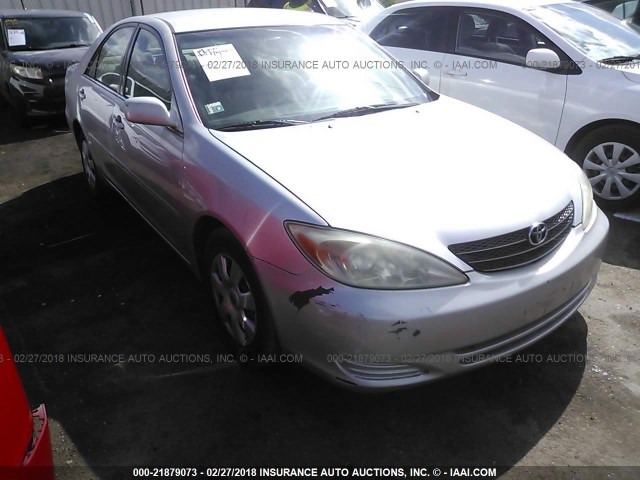 4T1BE32K73U715070 - 2003 TOYOTA CAMRY LE/XLE/SE ვერცხლისფერი ფოტო 1