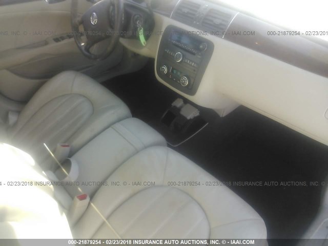 1G4HD57207U173849 - 2007 BUICK LUCERNE CXL WHITE photo 5