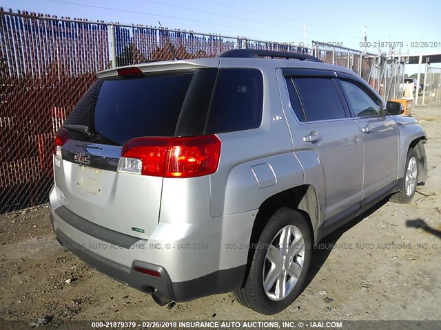 2CTFLSE53B6371797 - 2011 GMC TERRAIN SLE SILVER photo 4