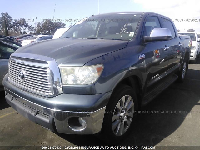 5TFFY5F15AX094496 - 2010 TOYOTA TUNDRA CREWMAX LIMITED GRAY photo 2