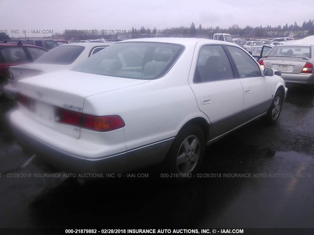 JT2BF28K410299768 - 2001 TOYOTA CAMRY LE/XLE WHITE photo 4