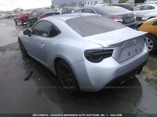 JF1ZNAA14H8701973 - 2017 TOYOTA 86 SPECIAL EDITION SILVER photo 3