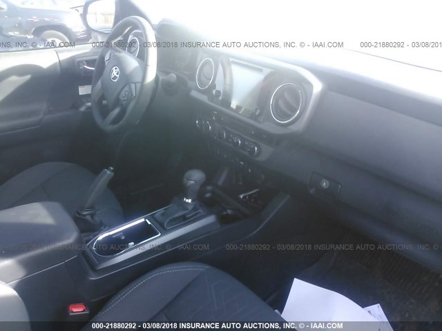 3TMCZ5AN2HM087886 - 2017 TOYOTA TACOMA DBL CAB/SR/TRDSPT/OR/PRO ნაცრისფერი ფოტო 5