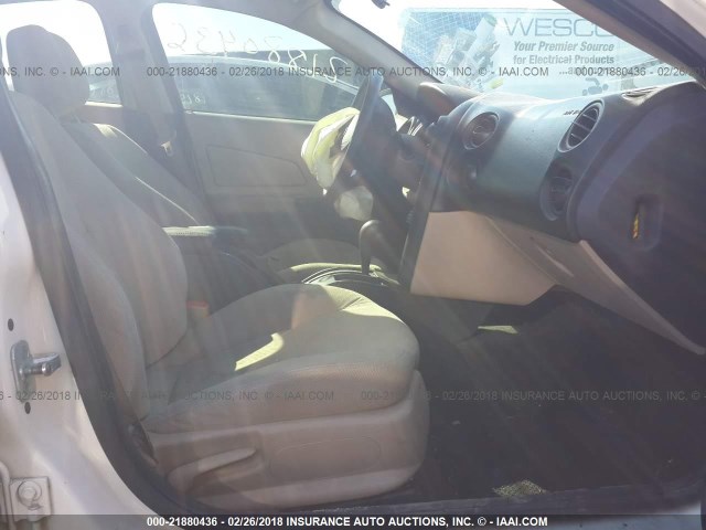 2G2WP552061281599 - 2006 PONTIAC GRAND PRIX WHITE photo 5