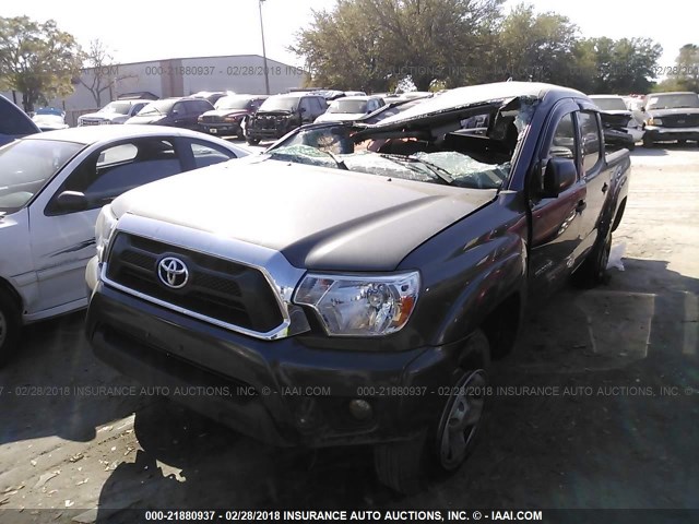 3TMLU4EN4EM156978 - 2014 TOYOTA TACOMA DOUBLE CAB GRAY photo 2