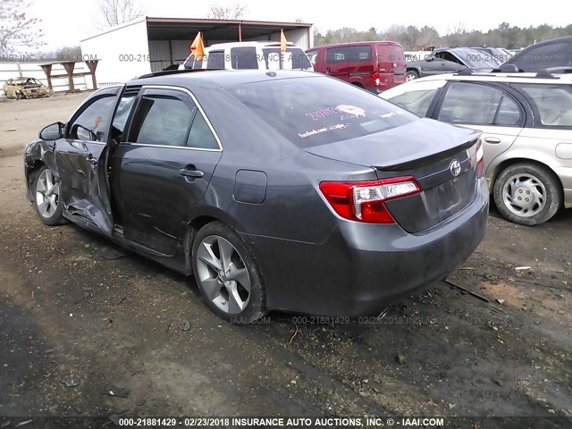 4T1BK1FK9DU022848 - 2013 TOYOTA CAMRY SE/XLE GRAY photo 3