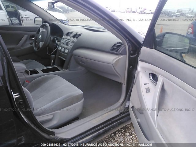 4T4BF3EK8BR171451 - 2011 TOYOTA CAMRY SE/LE/XLE BLACK photo 5