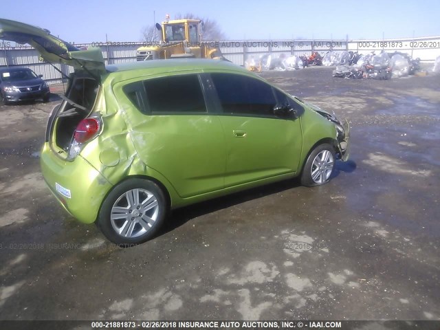 KL8CD6S94DC507433 - 2013 CHEVROLET SPARK 1LT Зеленый фото 4