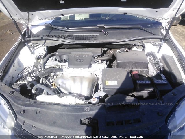 4T1BF1FK2HU325951 - 2017 TOYOTA CAMRY LE/XLE/SE/XSE თეთრი ფოტო 10