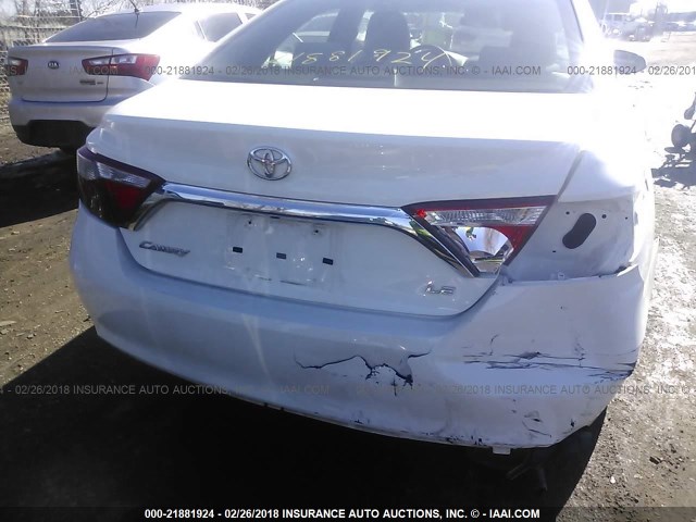 4T1BF1FK2HU325951 - 2017 TOYOTA CAMRY LE/XLE/SE/XSE თეთრი ფოტო 6