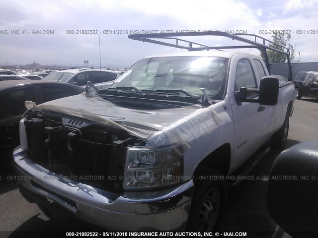 1GC2KVCG9CZ351028 - 2012 CHEVROLET SILVERADO K2500 HEAVY DUTY WHITE photo 2