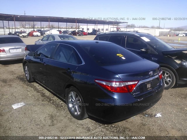 4T4BF1FK3GR564526 - 2016 TOYOTA CAMRY LE/XLE/SE/XSE BLUE photo 3