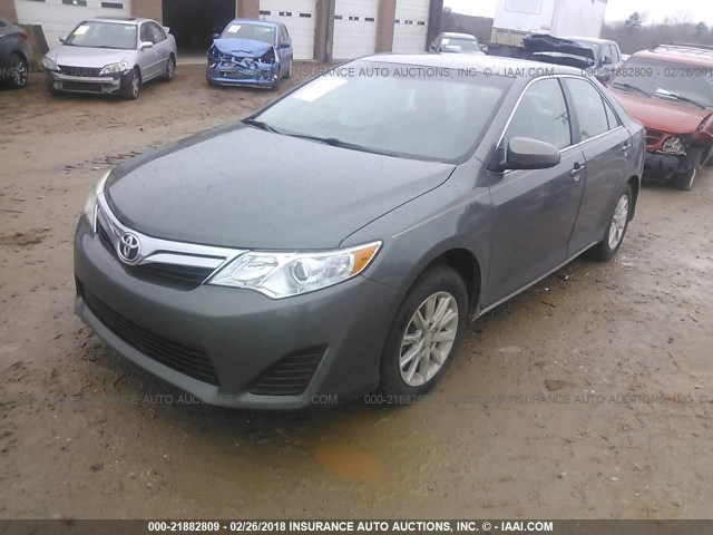 4T1BF1FKXCU633524 - 2012 TOYOTA CAMRY SE/LE/XLE GRAY photo 2