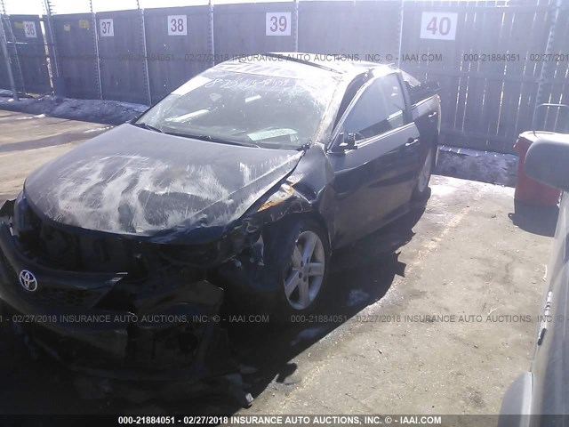 4T1BF1FK8CU503211 - 2012 TOYOTA CAMRY SE/LE/XLE BLACK photo 2