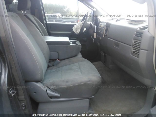 1N6BA06A85N541391 - 2005 NISSAN TITAN XE/SE/LE GRAY photo 5