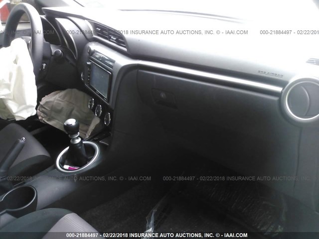 JTKJF5C72GJ017971 - 2016 TOYOTA SCION TC 白色 照片 5