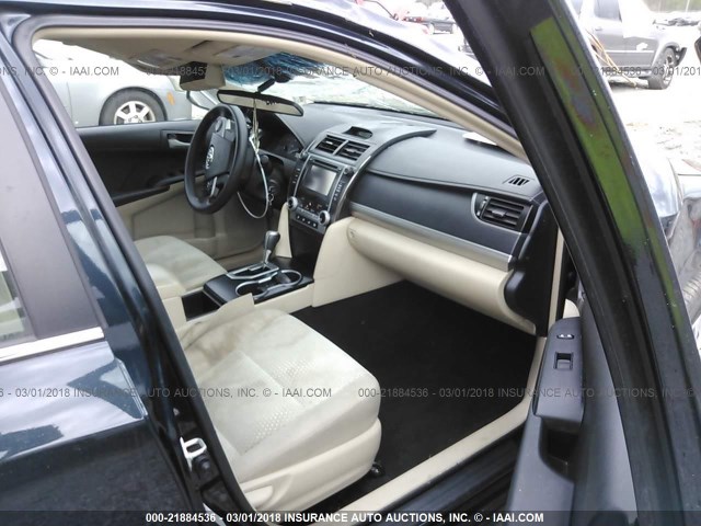 4T1BF1FKXEU835573 - 2014 TOYOTA CAMRY L/SE/LE/XLE შავი ფოტო 5