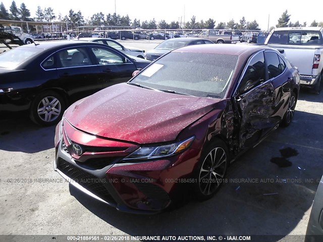 4T1B11HK4JU512500 - 2018 TOYOTA CAMRY L/LE/XLE/SE/XSE RED photo 2