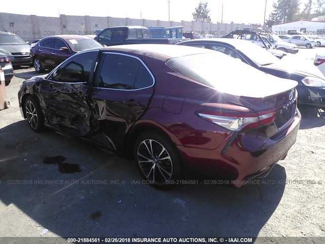 4T1B11HK4JU512500 - 2018 TOYOTA CAMRY L/LE/XLE/SE/XSE RED photo 3