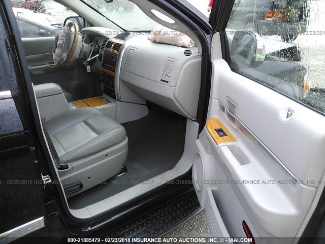 1A8HW58P27F557993 - 2007 CHRYSLER ASPEN LIMITED BLACK photo 5