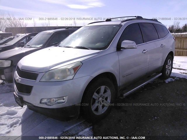 1GNEV23D59S105319 - 2009 CHEVROLET TRAVERSE LT SILVER photo 2