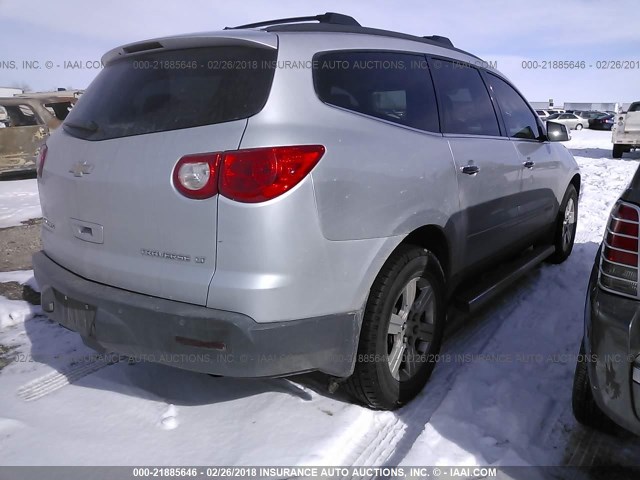 1GNEV23D59S105319 - 2009 CHEVROLET TRAVERSE LT SILVER photo 4